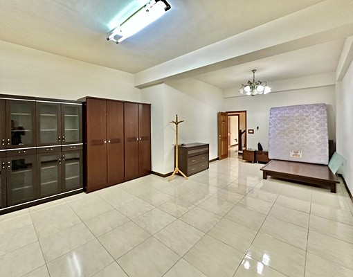 @心安家@近好市多、花園夜市旁稀缺面寬五米面公園透天店 - Image 5