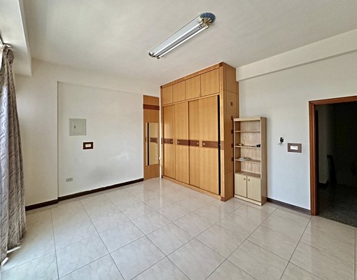 @心安家@近好市多、花園夜市旁稀缺面寬五米面公園透天店 - Image 10