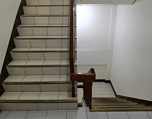 20坪大雅房.前後陽台8坪.租金含水費管理費.網路.天然氣費 - Image 1