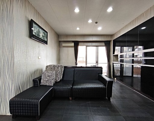 A仁美國小洲際崇德精裝附家具電車位/可租補免仲介/大晟房屋 - Image 1