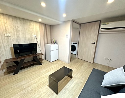 景安/免爬高/一房一廳裝潢新/洗脫烘家具齊全/空間大/機能佳 - Image 1