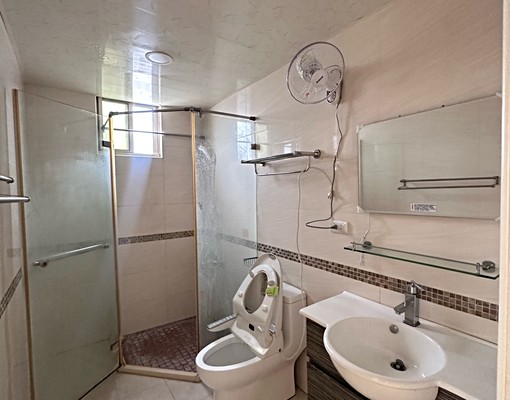 勝利王朝近捷運出口漢神巨蛋小型住辦6人辦公室全新裝潢無家具 - Image 10