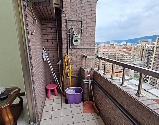 高登屋社區，騎車8分鐘汐科/遠雄，陽台獨立電梯套房，代收垃圾 - Image 11