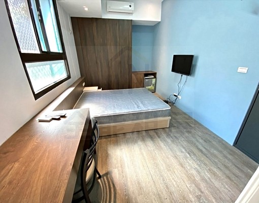 近興大秀泰火車站lalaport質感系櫃 - Image 3