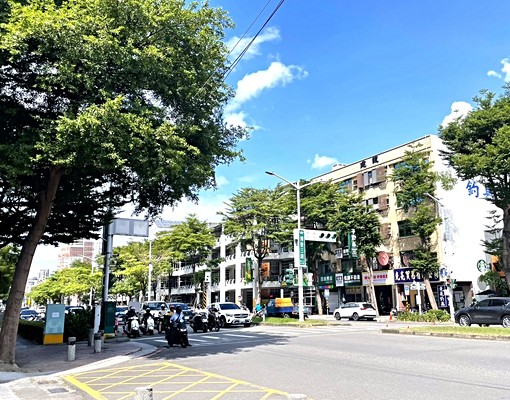 巨蛋商圈正博愛路透店 - Image 9