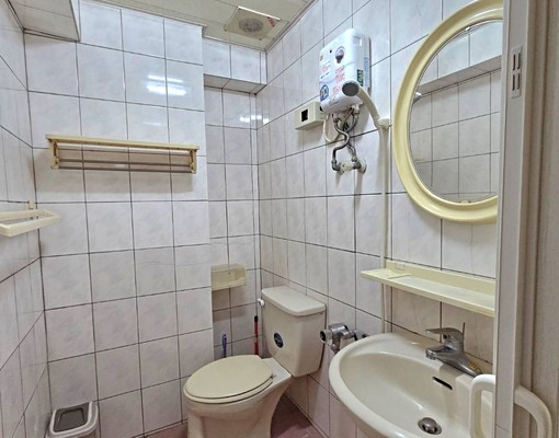 近一中街/靜巷內/有陽台/獨立衛浴/可租補//意志力 - Image 4