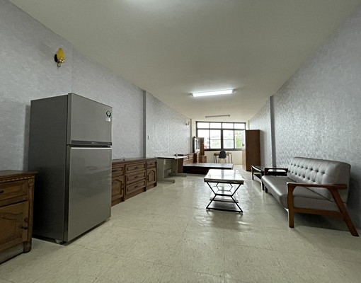 超大三樓套房使用坪數14坪,附節能家電,傢俱全配 - Image 1