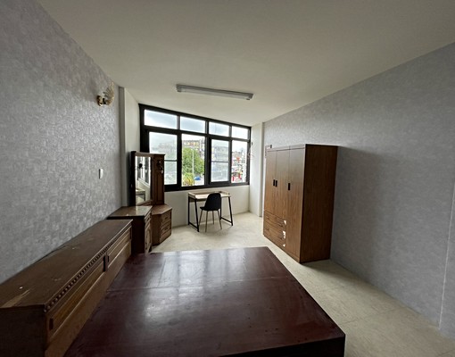 超大三樓套房使用坪數14坪,附節能家電,傢俱全配 - 591租屋網 - Image 2