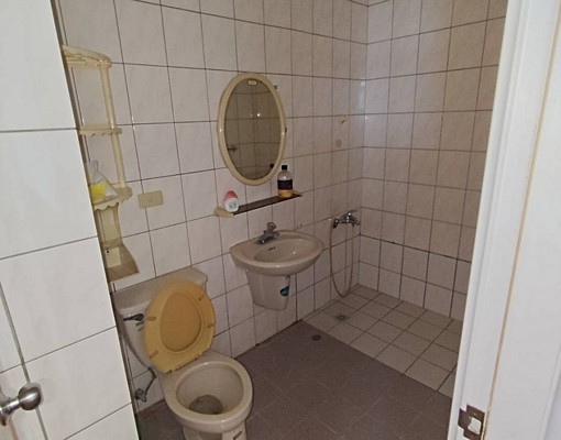 近中正路電梯大樓,四房兩廳空間大,天然瓦斯,更換全新變頻冷氣 - Image 13