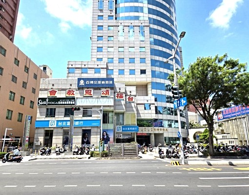 明誠自由精華商圈✅9米大面寬燙金店面✅ - Image 10