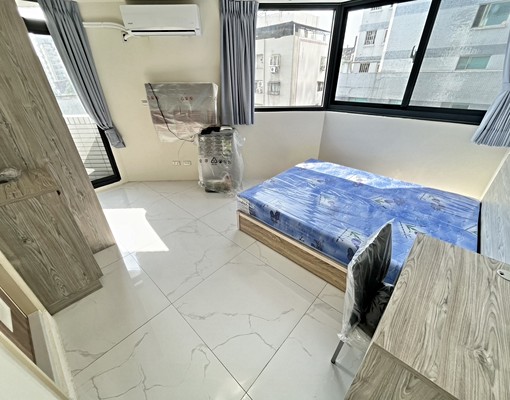 ✨全新電梯大樓採光好✨獨立陽台，洗衣機✨不用追垃圾車，可租補 - Image 1