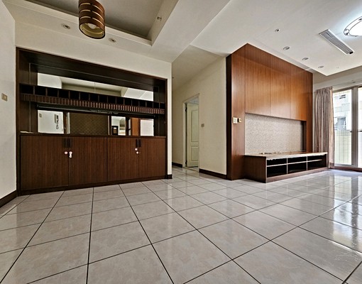 黎明商圈三采藝術園區3+1房平面車位(可租補) - Image 1