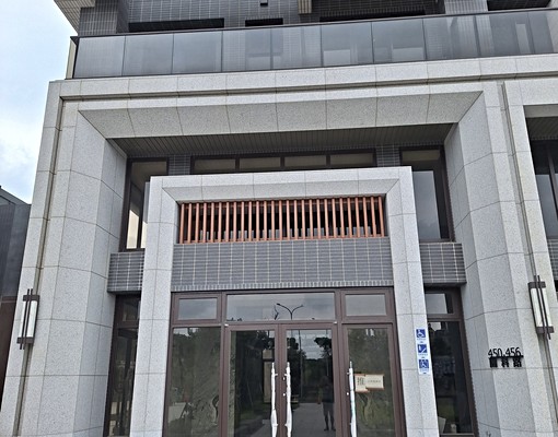 家田富筑三房雙衛近大園國中電梯坡平車位可報稅入籍租補 - Image 1