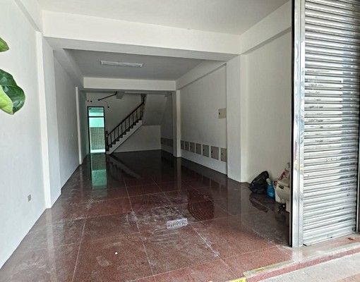 ✨星華包租代管✨新生路上熱鬧透天店面住家 - Image 1