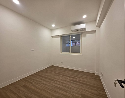 大坪林站★住家商辦皆宜★邊間一樓★全新裝潢★3房大前院 - Image 9