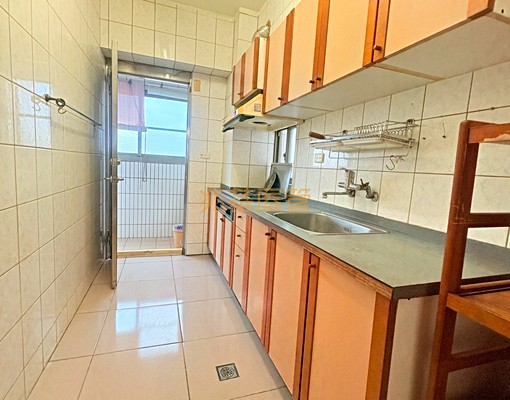 兆基🏡立仁大廈4房出租 - Image 5