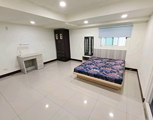 大潤發花市商圈,優質採光大套房,對外窗,屋內明亮 - Image 1