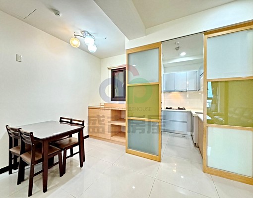 國安一路【新杜拜】高樓朝南漂亮大兩房+平車,含管理費~ - Image 4