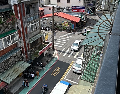 中和烘爐地旁邊科技大學附近都非常便利不用怕沒超商! - Image 6