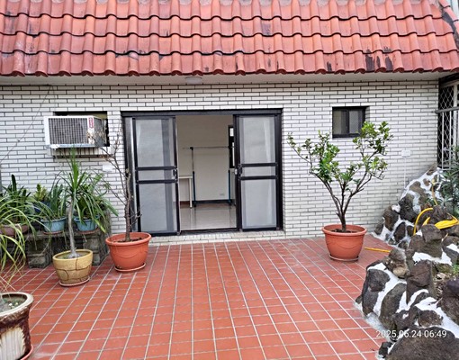 公館捷運步行4分鐘靜巷花園套房(房仲勿擾) - Image 1