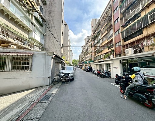 永春捷運方正採光好#衛浴翻新#代收垃圾#可租補報稅*免仲介費 - Image 12