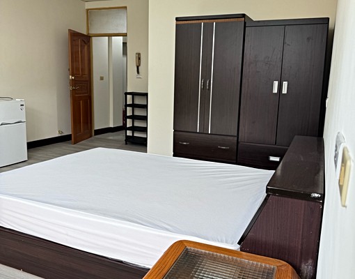 全新裝潢，環境單純，明亮通風，生活機能便利的套房 - Image 3