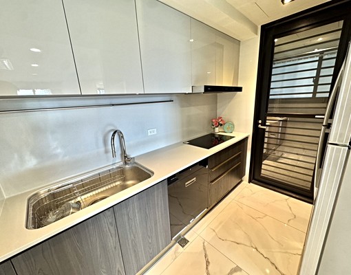 精裝系統櫃3改2🔥可租補入籍🔥雙平車🔥總站敦富 - Image 6