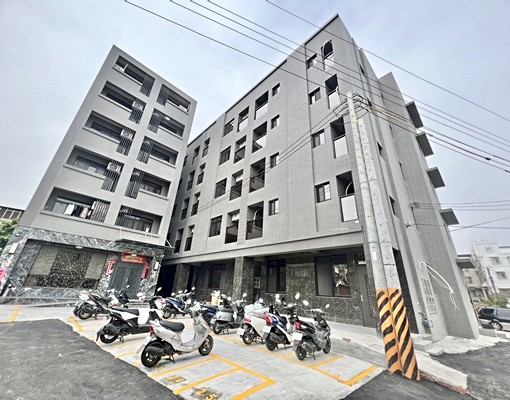 台積電中科園區🔥電梯優質套房🔥陽台獨洗曬✅飲水機✅子母車 - Image 1