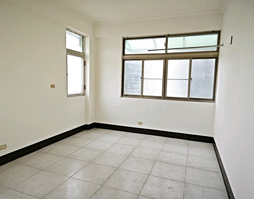 整層透天別墅出租（房間都有獨立衛浴與書桌，衣櫃） - Image 3