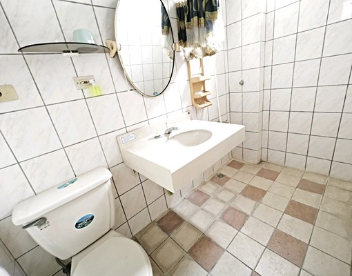 整層透天別墅出租（房間都有獨立衛浴與書桌，衣櫃） - Image 10