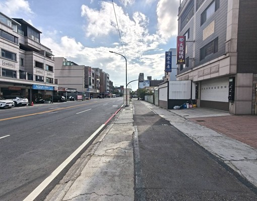 千塘門市旁~獨立陽台大套房(~可租補養寵) - Image 2