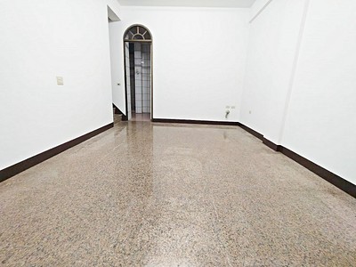 歸仁近86大面寬低總價6房車墅