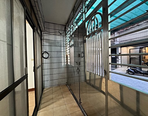 文化路🍎住家商辦皆可🍎門口可停車 - Image 2