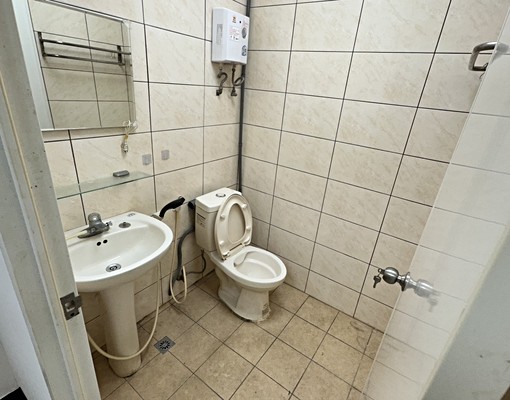 近老街田心國小小資單人套房含110Ｖ電費對內窗小資套房 - Image 2