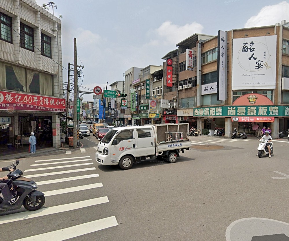 近新生中美路口 車潮人潮多