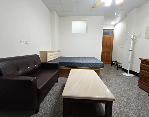 近前鎮高中捷運站、透天電梯套房 - Image 2