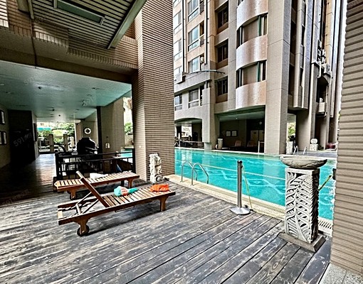 市政府站大遠百附近/優質社區二房可租車位/採光良好 - Image 14