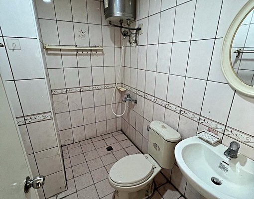 實拍南清大大遠百稀有可養貓變頻冷氣採光通風佳大坪數 - Image 5