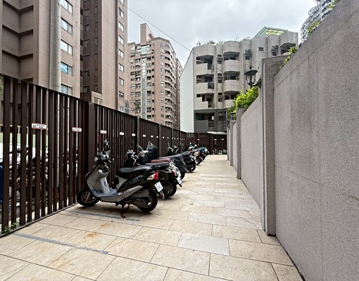 💖西屯💖精裝次頂樓🌟二房平車🌟可乖寵 - Image 8