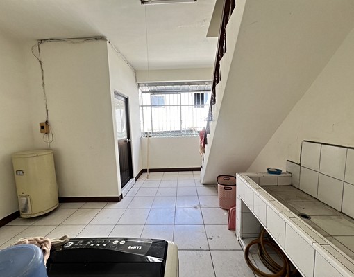 近前鎮瑞豐國中*透天5大房出租 - Image 8