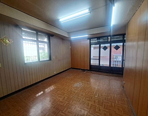 環球購物旁稀有透天厝 - Image 7