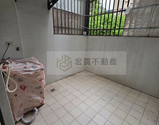 高翠路大坪數乾濕分離|採光房室內機車位小資套房 - Image 9