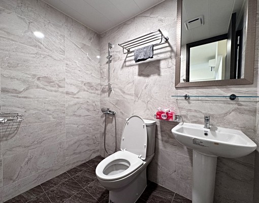 可租補!高鐵國家強棒兩房兩衛+平面車位含管 - Image 8