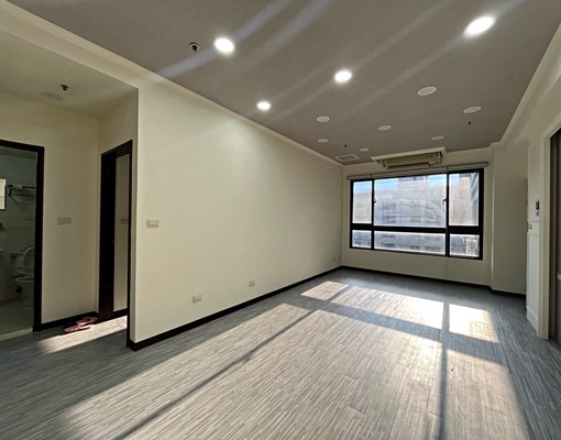 愛在歐洲高樓寧靜四房+B1平面大車位~永義房屋詹富紳 - Image 5