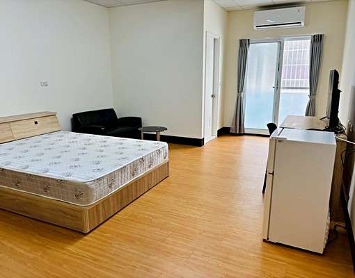 可租補.電梯飲水機.獨立陽台洗衣機.近後車站 - Image 1