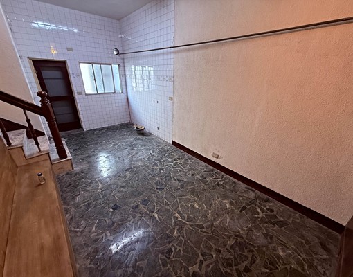 三民區大地坪透天1樓+2樓出租/適合辦公室、工作室、店面 - Image 10