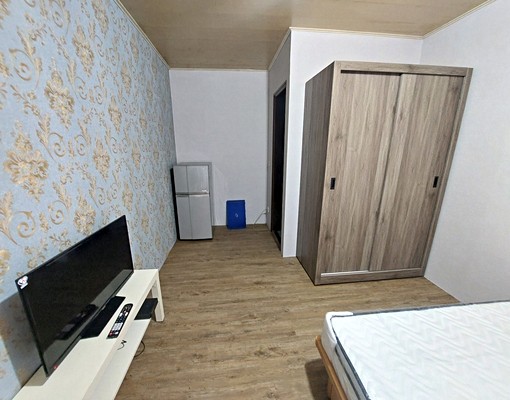 近東湖~分租套房附家電.傢俱*近公車站 - Image 2