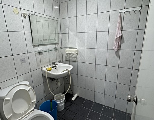 星鴻友善房源😊新店市區一卡皮箱套房附全套家具大陽台 - Image 3