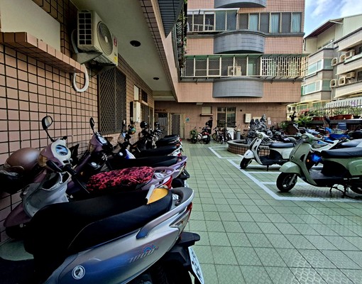 華平大樓三房寓含管【可租補】 - Image 1