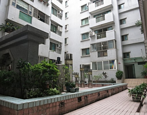 大墩五街大兩房含管理費車位25000元 - Image 1